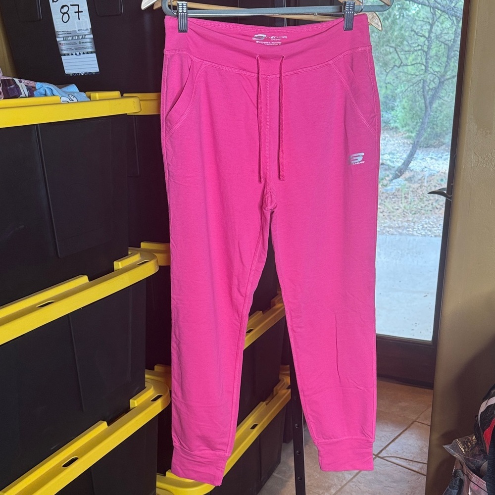 NWOT Skechers Sport SKECHLUXE Restful Jogger Hot Pink Fuchsia Pant Size Small